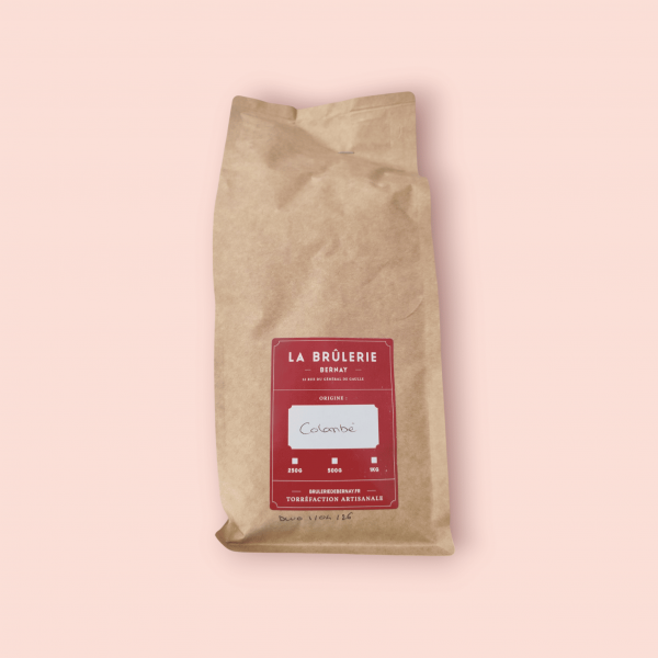 Vue latérale d’un sachet de Café Naturel Colombie – grains Arabica torréfiés à La Brûlerie de Bernay