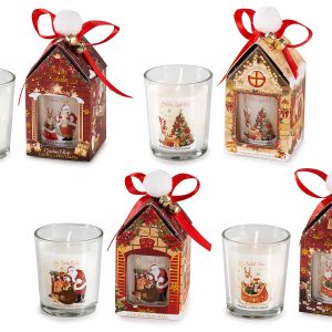 Bougies de Noël parfumées Celes’Tea sur table festive – coffrets maisons décorés et bougies en verre – ambiance cocooning du salon de thé du Neubourg (Normandie).