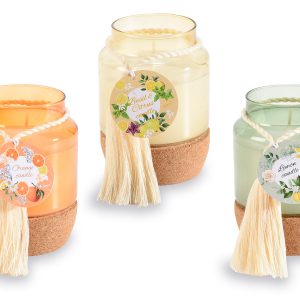 Bougies parfumées Celes’Tea en pot de verre avec base en liège et pompon décoratif – senteurs Orange, Citron et Basilic – ambiance naturelle et raffinée du salon de thé du Neubourg (Normandie).
