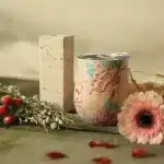 Mug isotherme Bali 250 ml Celes’Tea – design floral et romantique, double paroi inox – accessoire du salon de thé du Neubourg (Normandie).