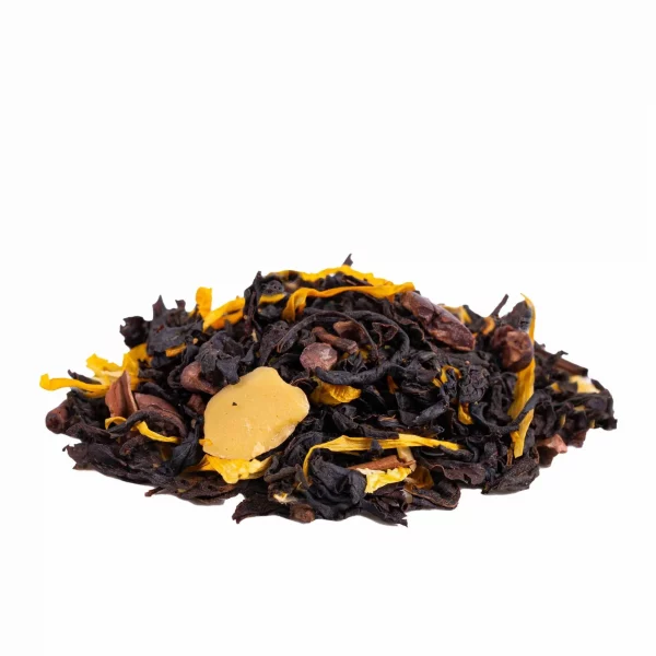Zoom sur les feuilles du thé Noir Plaisir Celes’Tea – texture naturelle et ingrédients bio.
