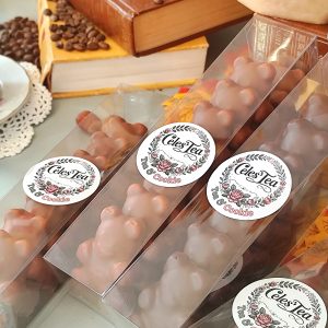 Coffrets d’oursons guimauve Celes’Tea – ambiance chaleureuse et artisanale, parfaits avec un thé ou café maison.